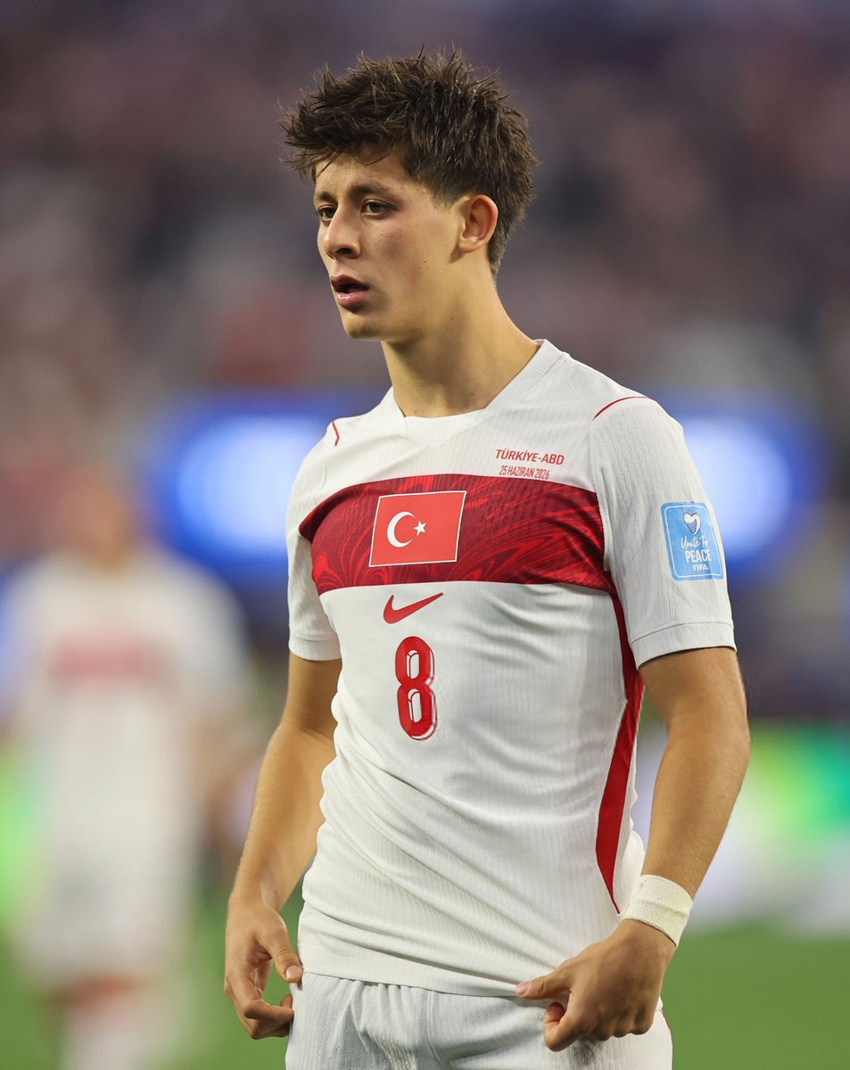 beehaber's tweet photo. Ömer Kutluay, Arda Güler'in İspanya'da kendisine sürekli abilik yaptığından bahsetti.

🔹 “Madrid'e transfer olduğumda beni aradı.”

🔹 “İlk yılımda evime gelip benimle kahve içti.”

🔹 “Oturup uzun uzun sohbet ettik, bana çok yardımcı oldu.”

🔹 “Maçlarına davet etti, benim için bilet gönderdi.”

🔹 “Benim maçlarımı da düzenli olarak takip etti.”

🔹 “Galibiyetten sonra da mağlubiyetten sonra da yanımdaydı, hep mesaj attı.”

🔹 “Buradan Arda abiye bir kez daha teşekkür ediyorum.”