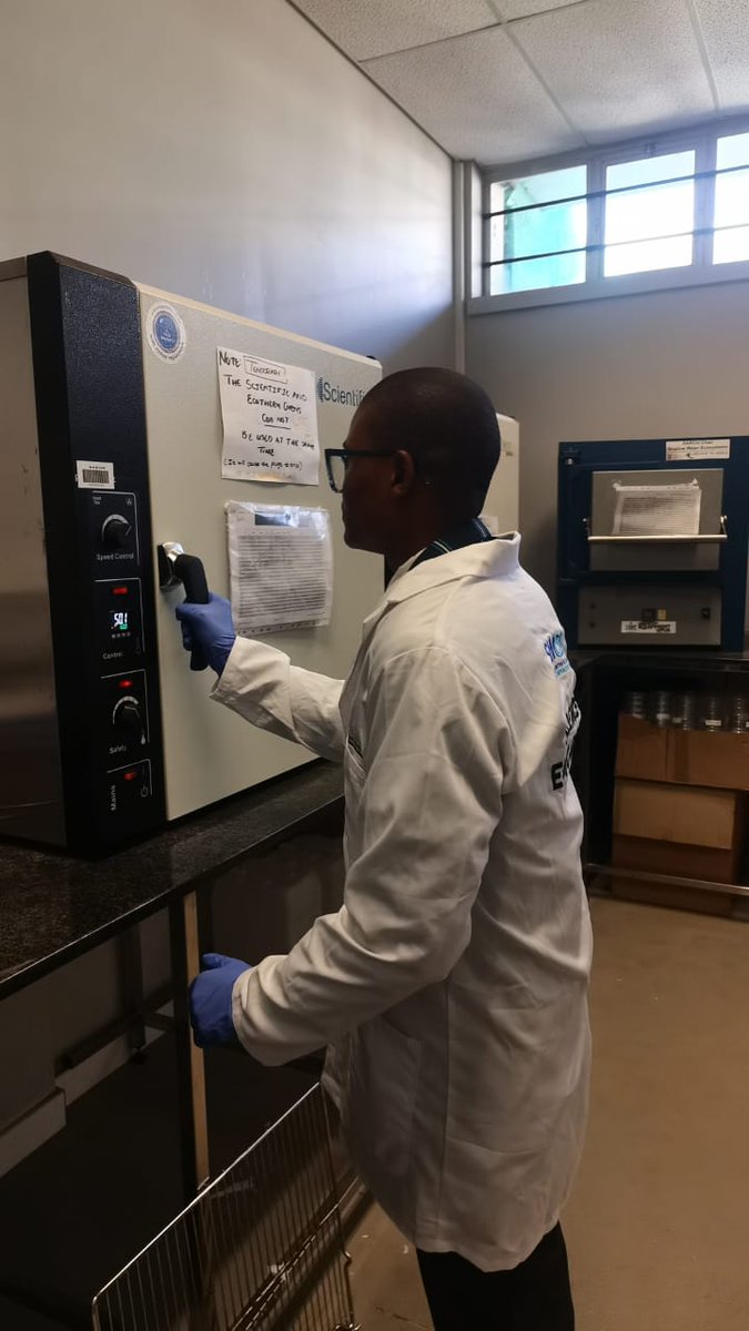 Saeonews's tweet photo. National Science Month in action! 🔬📊 Learners visited the NRF-SAEON Elwandle Node. They used the laboratories to analyse data collected during their field activities. Guided by our scientists in data interpretation and scientific analysis, they're building valuable skills and confidence. #NSM2026 #STEM #ScienceEducation @NRF_News @dstigovza