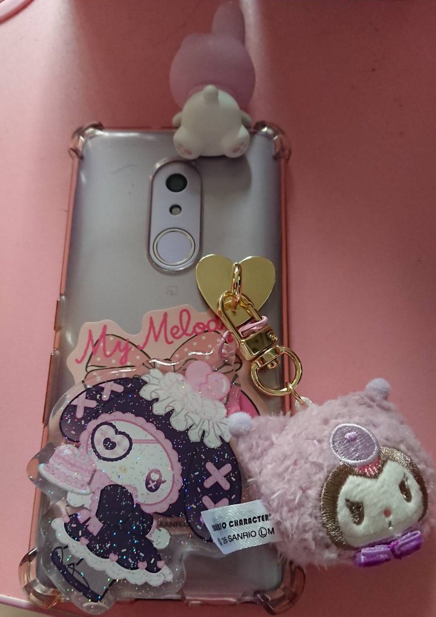in41972113's tweet photo. 最近変えたから載せるよ(  ´﹀` )💕⁡
⁡携帯にひょこと出てるマイメロちゃんマスコット⁡
⁡裏は、マイメロちゃん、クロミちゃん⁡キーホルダー
⁡ステッカーは、マイメロちゃん⁡
⁡Simejiマイメロちゃん(小さいマイメロちゃん)
⁡可愛いで、溢れてる❤ https://t.co/OpieV3I3MO