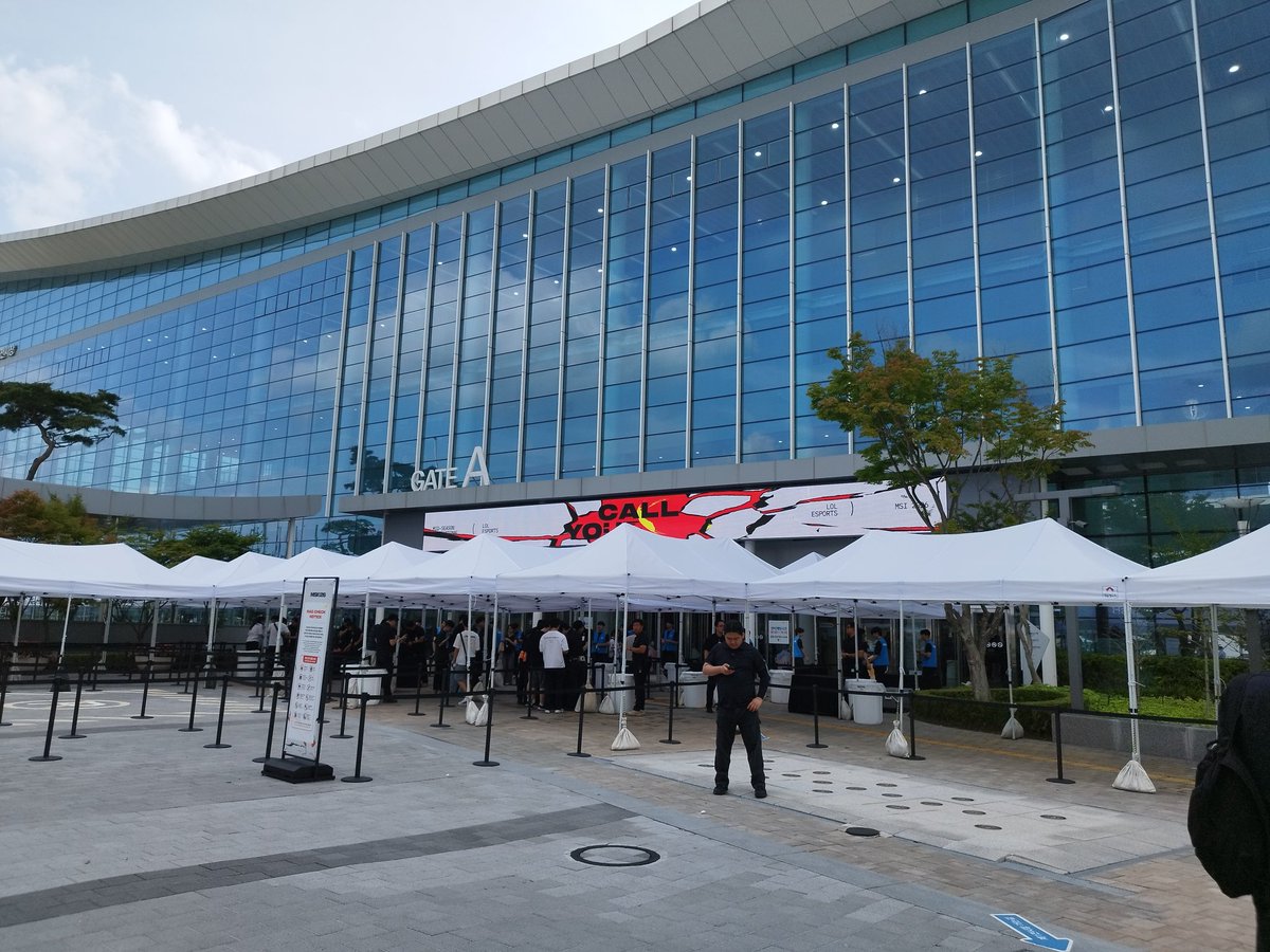 macrikopi1's tweet photo. lolも韓国語もわからんけどmsi26きました https://t.co/MP9DHvAoOR