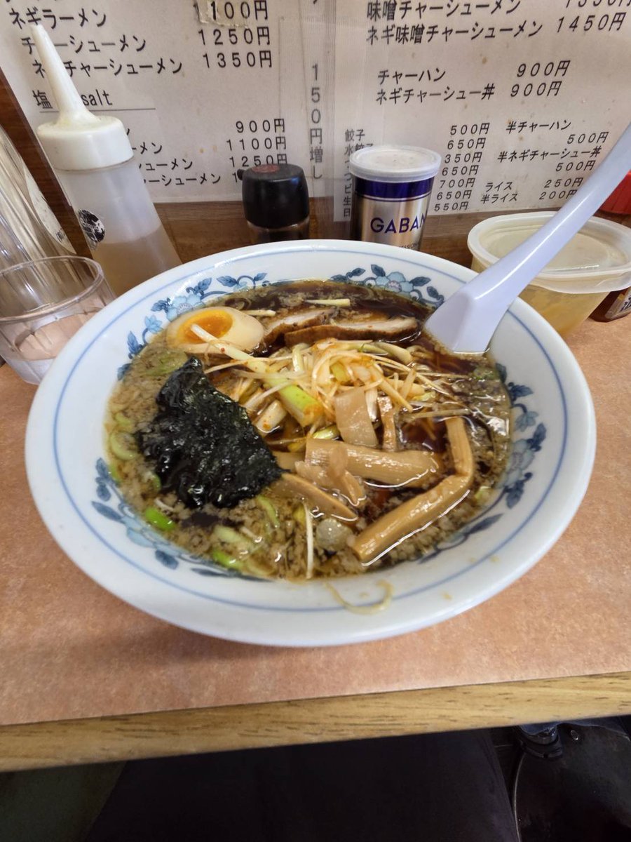 aun_asuka's tweet photo. 熱海でずっと気になっていたラーメン屋さんへ🍜✨
何度かタイミングが合わず行けなかったけれど、今回はやっと行けました😊
期待どおりの美味しさ
また熱海に来たら立ち寄りたいお店です🍀
#雨風本舗 https://t.co/OyJDrFUtJ9