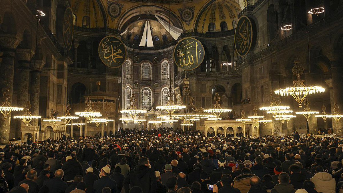 yasinyildizbb's tweet photo. 6 yıl önce yeniden secdeyle buluşan Ayasofya-i Kebir Camii ��erifi’nin açılış yıl dönümü mübarek olsun.

Medeniyetimizin en kıymetli emanetlerinden Ayasofya’da yeniden yükselen ezanlar; milletimizin inancının, iradesinin ve tarihine sahip çıkışının en anlamlı nişanelerinden biri olmuştur.

Bu tarihi iradenin ortaya konulmasına öncülük eden Cumhurbaşkanımız Sayın Recep Tayyip Erdoğan’a tekraren şükran ve minnetlerimizi sunuyoruz.

Rabbim Ayasofya’mızdan ezan sesini kıyamete kadar eksik etmesin.