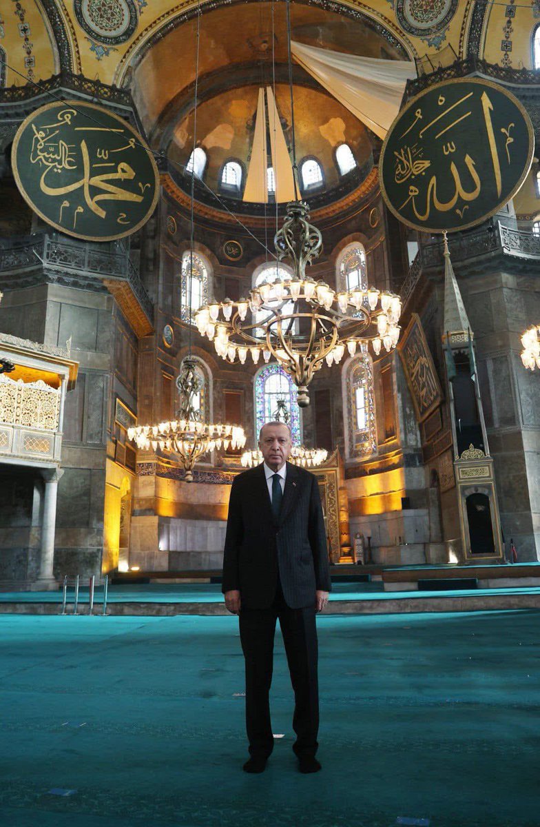 yasinyildizbb's tweet photo. 6 yıl önce yeniden secdeyle buluşan Ayasofya-i Kebir Camii ��erifi’nin açılış yıl dönümü mübarek olsun.

Medeniyetimizin en kıymetli emanetlerinden Ayasofya’da yeniden yükselen ezanlar; milletimizin inancının, iradesinin ve tarihine sahip çıkışının en anlamlı nişanelerinden biri olmuştur.

Bu tarihi iradenin ortaya konulmasına öncülük eden Cumhurbaşkanımız Sayın Recep Tayyip Erdoğan’a tekraren şükran ve minnetlerimizi sunuyoruz.

Rabbim Ayasofya’mızdan ezan sesini kıyamete kadar eksik etmesin.