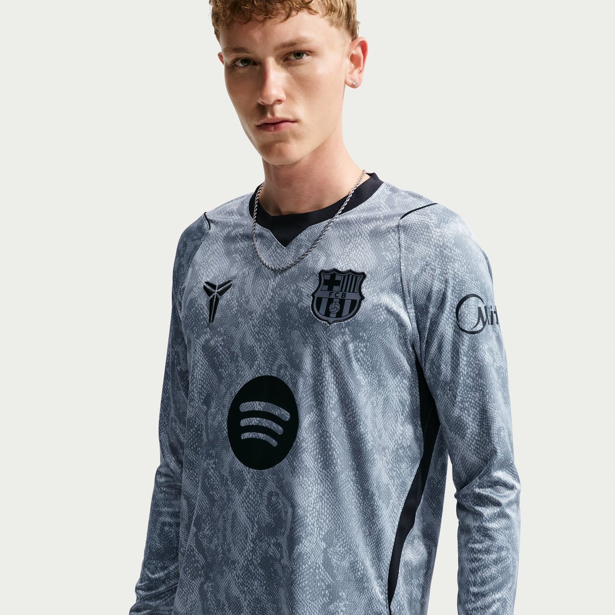 memorabilia1899's tweet photo. OFFICIAL PHOTOS 

• BARÇA GOALKEEPER AWAY SHIRT 26/27 https://t.co/f2UTEvR47Q