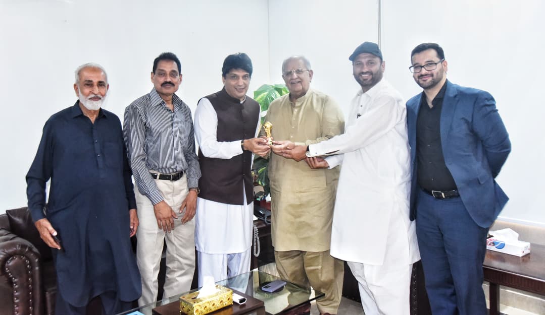 HousingnWorks's tweet photo. Minister Riaz Hussain Pirzada met with @TheRealPFF President Syed Mohsen Gilani to discuss promotion of football &amp; youth development in 🇵🇰. Minister appreciated #FIFA Arena Mini Pitch Project at Danish School,Hasilpur a significant step towards strengthening grassroots football. https://t.co/ATOstH7tcV