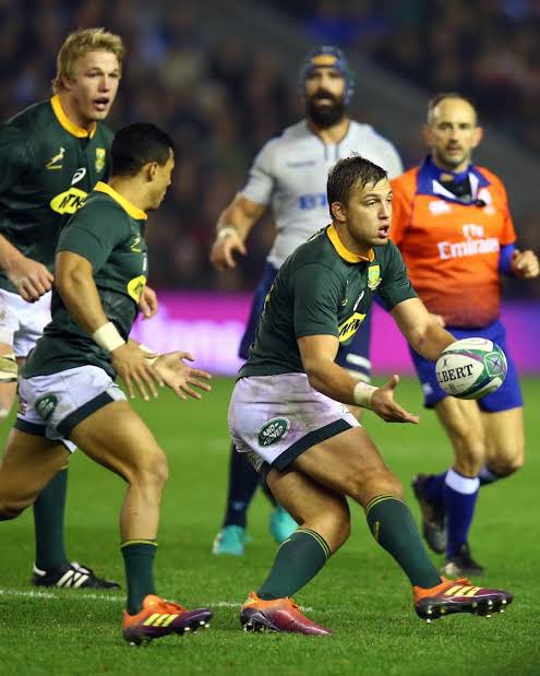 audas_vanschoor's tweet photo. Pollard & Papier are back as the Bok halfback pairing.
Last time? A defeat.
Tomorrow? A chance for redemption. ππ
Can they rise to the occasion? ππ₯
#Springboks #Bokke #Rugby #TestMatch #GreenAndGold #RugbyLife πΏπ¦ https://t.co/wwTYutJO7t