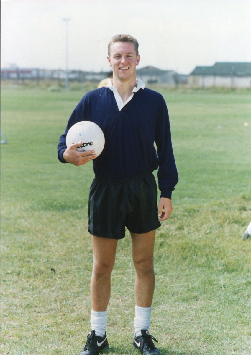 BFC_ExPlayers's tweet photo. Happy 56th Birthday today to former Pool striker .... Simon Rooney
Hope you have a great day Simon !
😀🎂🍻⚽️🥅🍊
#Roons https://t.co/7g6CEuQO0y