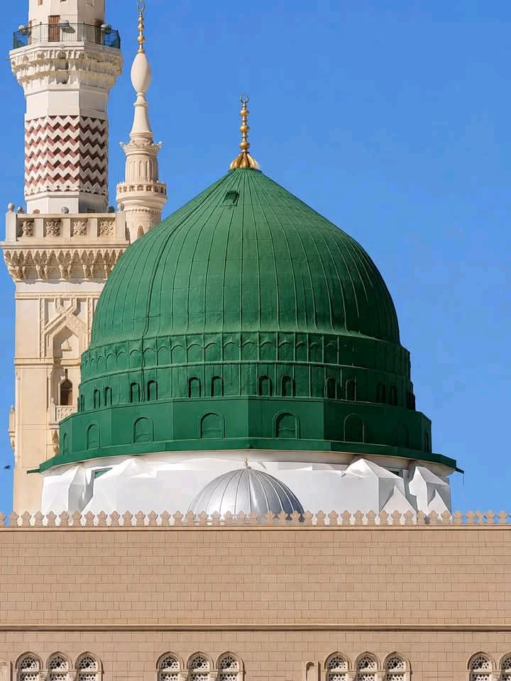 AftabSaiqa's tweet photo. اللہ تعالیٰ کے نزدیک اصل معیار انسان کا ماضی نہیں، بلکہ اس کا دل، اس کی توبہ اور اس کا اللہ کی طرف رجوع کرنا ہے۔ بہت سے لوگ گناہوں میں مبتلا ہوتے ہیں، لیکن رات کی تنہائی میں اٹھ کر تہجد پڑھتے ہیں، روتے ہیں، معافی مانگتے ہیں، اور یہی رجوع انہیں اللہ کے قریب کر دیتا ہے۔ https://t.co/qk5m8OJdcJ
