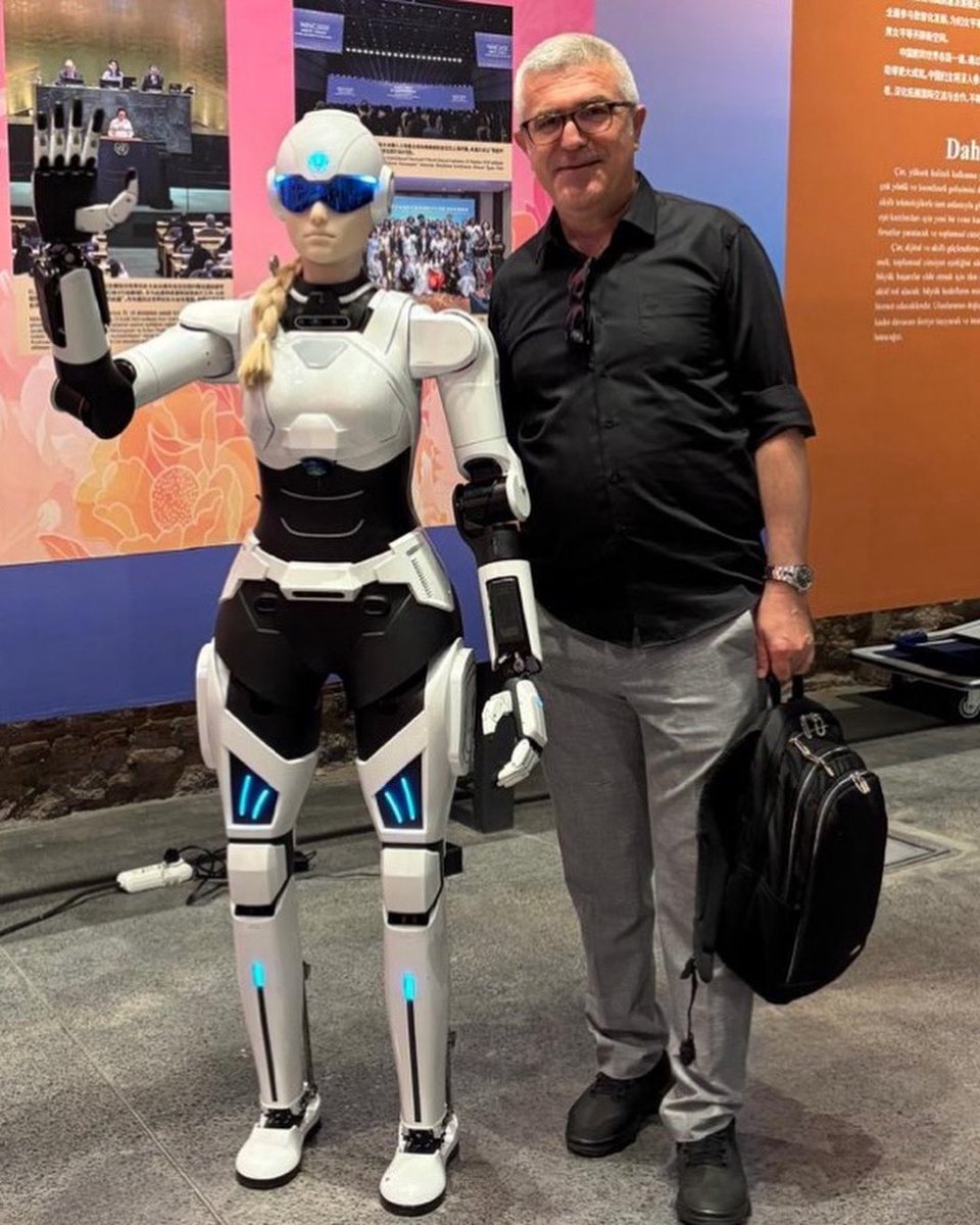 MaliGuller's tweet photo. Robot çağı başladı :) https://t.co/Di01dJTtRP