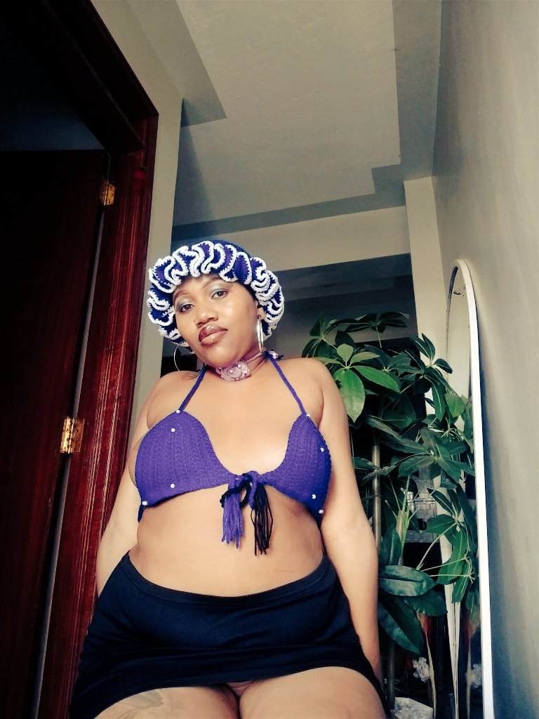 Squeeen1's tweet photo. Do you think I'm wearing panties 🥵 https://t.co/Xhi711BEvX