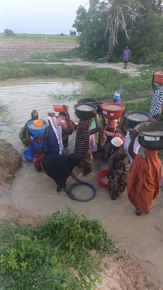 Buildawell_wtnf's tweet photo. Location📍- Wako Village
LGA - Katcha
State 🇳🇬- Niger
Source of water 💧 - Pond
Project type - Traditional open well
Tree planting 🌳
May Almighty Allah make it a successful project, Ameen. #Buildawell #PlantAtree https://t.co/w1X3KzIgKq