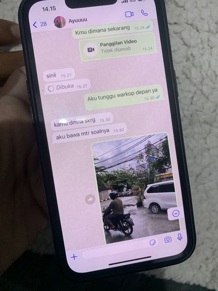 Recehcerdas's tweet photo. Gue baru tau HP gue disadap setelah chat gue sama temen kantor bocor ke orang lain, padahal gue gak pernah share password ke siapa-siapa. Awalnya gue kira kebetulan. Sampe 3 kali kejadian serupa, gue mulai parno. Gue cerita ke Pak Hendra, tetangga gue yang kerjaannya IT security di perusahaan fintech. Dia minjem HP gue 5 menit, terus muka dia berubah.

Ini HP lo udah ke-remote akses dari device lain, dari 2 bulan lalu. Gue speechless. Selama 2 bulan, semua yang gue ketik, gue foto, gue chat kemungkinan kebaca orang lain. Ini 10 hal yang Pak Hendra ajarin buat cek & lindungin HP lo :

1. Cek Aplikasi dengan Akses Accessibility Ini pintu masuk paling umum buat spyware. Aplikasi jahat suka nyamar jadi app biasa tapi minta izin Accessibility, yang artinya dia bisa liat semua yang lo ketik dan sentuh di layar. Cara cek: Settings → Accessibility → lihat app apa aja yang punya akses. Kalau ada nama app yang lo gak inget install, itu red flag.

2. Waspada Kabel Charger di Tempat Umum Ini yang bikin Pak Hendra paling geregetan. Colokan USB di kafe atau bandara bisa dipake buat juice jacking transfer data diam-diam pas lo ngecas. Solusinya gampang: pake USB data blocker, alat kecil yang cuma ngalirin listrik tapi blokir jalur data. Harganya gak nyampe 30 ribu tapi ngelindungin semua isi HP lo. Ini yang dipake Pak Hendra pas dia dinas ke luar kota.

3. Cek Log Aktivitas Akun Google Google nyimpen history device apa aja yang pernah login ke akun lo, lengkap sama lokasi & waktu. Cara cek: https://t.co/prrv2BNwfz → Security → Your devices. Kalau ada device asing yang lo gak kenal, langsung logout paksa dari situ juga. Buat proteksi ekstra, Pak Hendra saranin pake security key fisik buat login akun penting.

4. Profil MDM/Konfigurasi Misterius Buat pengguna iPhone: cek Settings → General → VPN & Device Management. Kalau ada profil konfigurasi yang gak lo pasang sendiri, itu bisa jadi cara orang mantau HP lo dari jarak jauh, termasuk baca chat & lokasi real-time.

5. Baterai Boros Tiba-tiba & HP Panas Padahal Nganggur Spyware itu jalan terus di background, nyedot baterai & bikin HP panas walau lo gak lagi make. Kalau tiba-tiba baterai lo boros drastis tanpa sebab jelas, itu bukan cuma "baterai udah tua".

6. Cek Izin Mikrofon & Kamera yang Aktif Terus Di HP terbaru biasanya ada indikator titik hijau/oranye pas mic atau kamera lagi dipake. Kalau titik itu muncul padahal lo gak la

7. Jangan Asal Install APK dari Luar Play Store APK bajakan aplikasi berbayar atau mod itu sarang spyware paling gampang. Orang nitipin malware di dalamnya, dan begitu lo install, dia dapet akses penuh ke HP lo.

8. Aktifin Two-Factor Authentication di Semua Akun Penting Meskipun password lo bocor, kalau 2FA aktif, orang tetep butuh kode OTP buat masuk. Ini lapisan pertahanan kedua yang paling murah tapi sering diremehin.

9. Restart HP Secara Rutin Kedengeran sepele, tapi banyak spyware level rendah yang reset begitu HP di-restart karena mereka nempel di memori sementara, bukan terinstall permanen. Restart mingguan itu bantu bersih-bersih otomatis.

10. Factory Reset Kalau Udah Yakin Kena Kalau udah cek semua di atas dan masih curiga, jalan paling aman ya factory reset total, terus ganti semua password dari device lain yang bersih. Jangan pulihkan dari backup lama itu bisa balikin spyware-nya lagi.

Jujur, dari 10 hal di atas, yang paling gampang & paling sering kelewat itu poin 2: charger di tempat umum. Soalnya kita gak selalu bisa ngecek app satu-satu tiap hari, tapi kita hampir tiap hari numpang ngecas di luar kantor, mall, bandara. Makanya Pak Hendra selalu bawa USB data blocker di dompetnya. Bentuknya kecil banget, harganya juga murah, tapi fungsinya penting: mastiin HP lo cuma nyerap listrik, bukan data.

cc : ngulikhp