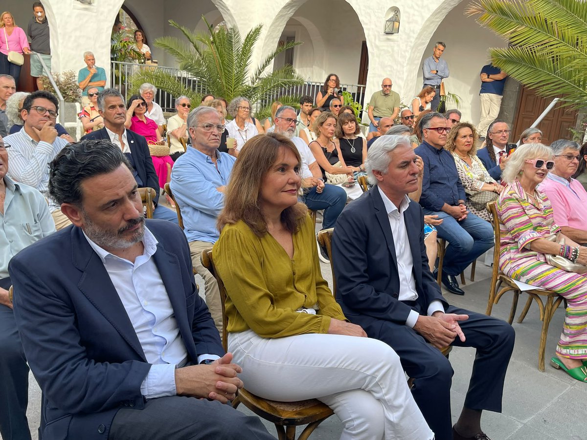 popularesgc's tweet photo. 📚 Presentación de ‘Todos los hombres de Sánchez’, de Kety Garat.

👉🏻 Una obra de investigación que analiza la red de poder del sanchismo y los casos de presunta corrupción que afectan al entorno del PSOE https://t.co/qMrsnzjFS8