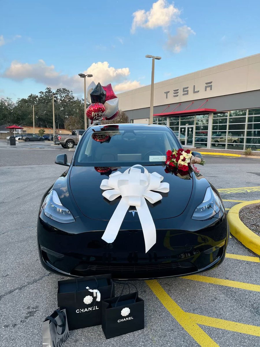 We love Elon tweet media