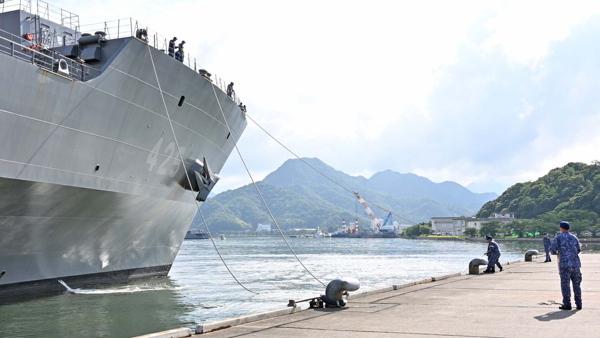JMSDF_mrh's tweet photo. 護衛艦「ふゆづき」と補給艦「ましゅう」が令和8年度インド太平洋方面派遣から帰国しました。
オカエリーヾ(≧▽≦*)o
#海上自衛隊 #海自舞鶴 #IPD26 https://t.co/gY6x9DyyqC