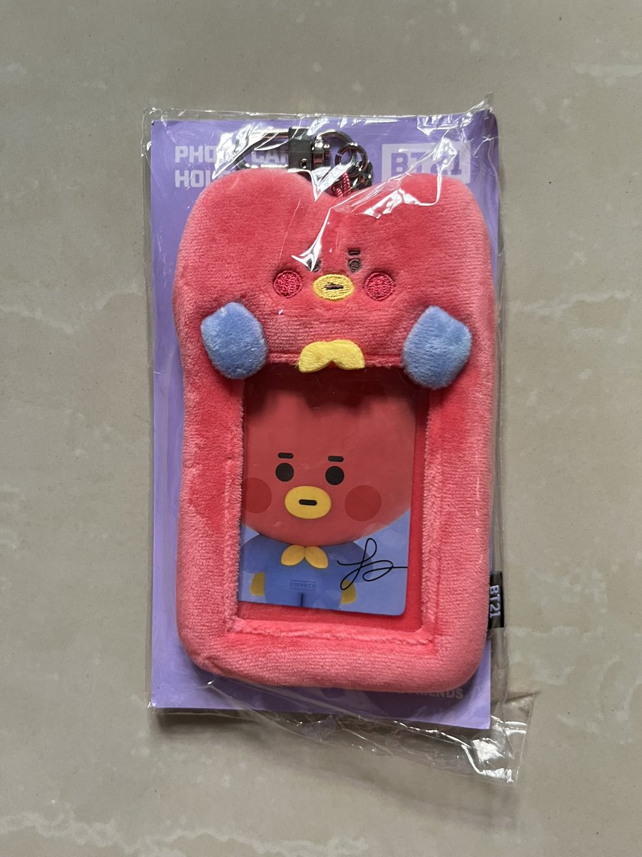 windytaev's tweet photo. each for RM 25. official bts merch 🤗 #pasarBTS #BTSinKL https://t.co/vmvJQNfvQE