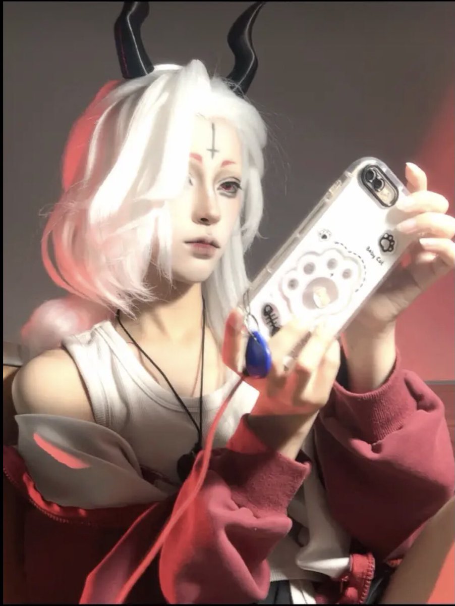 phn_lyn's tweet photo. This is my first time posting a Satan cosplay here, so I'm a little nervous🥲….

#地獄のどこが悪い  #Whatinhellisbad #Whb https://t.co/enQjIdPF9Y