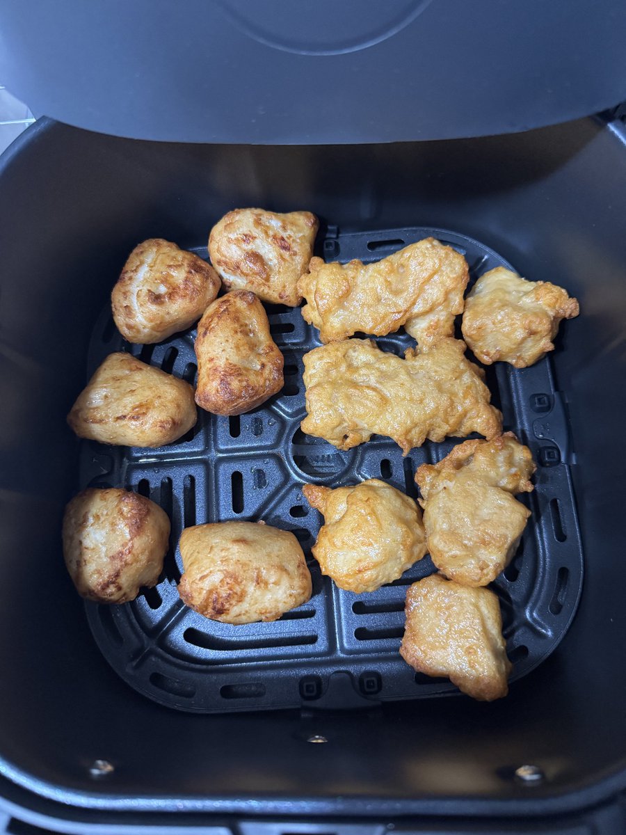 result_blog's tweet photo. 今回はノンフライヤーで適当に加熱。

むねから:味濃いめ。中華料理屋の唐揚げっぽい。旨い。

業スー:比べるとちょっと味薄め。普通の唐揚げ寄り。旨い。

【結論】

どちらも美味しいのでおすすめ😋 https://t.co/g0k6XZHn5T