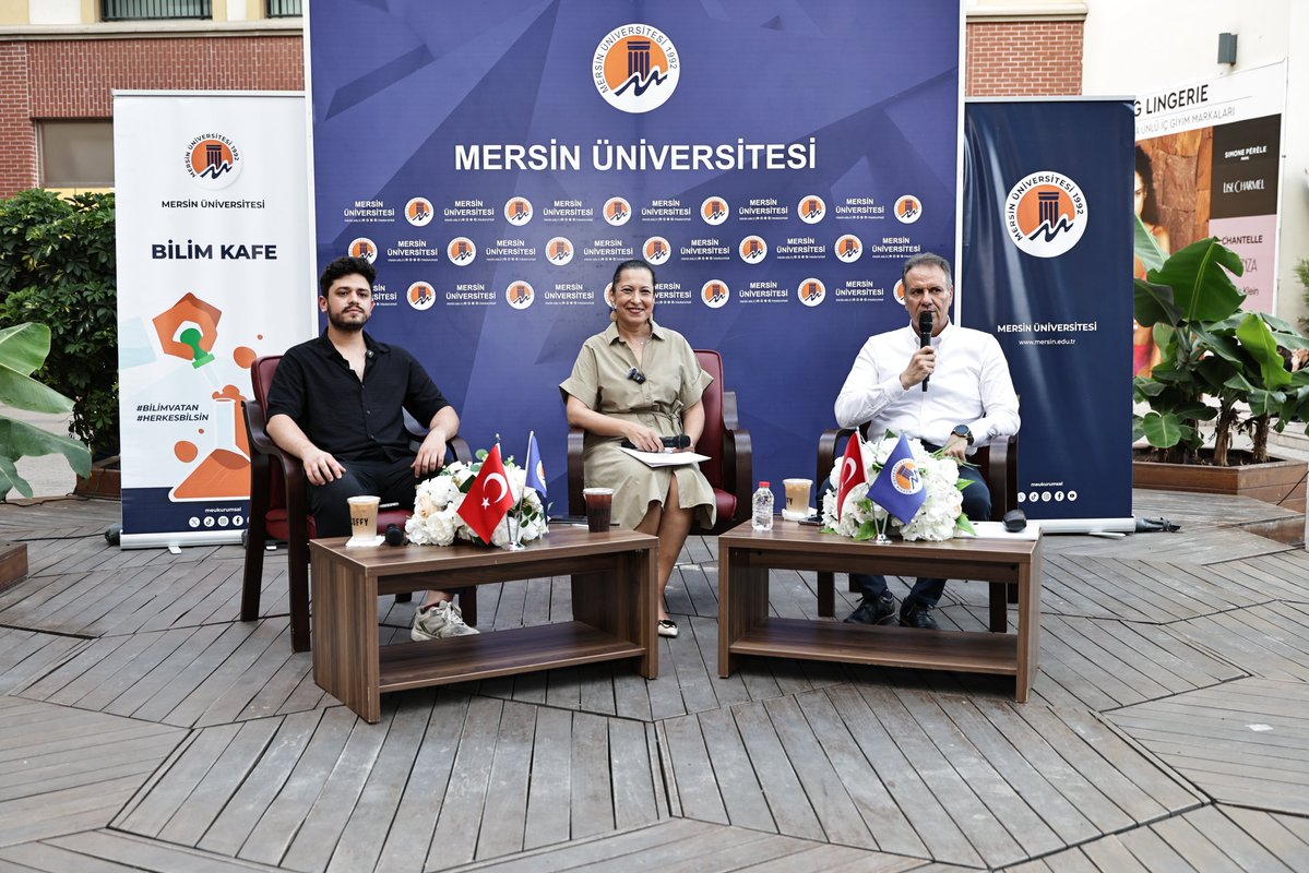 meukurumsal's tweet photo. Üniversitemiz Aday Öğrencilerle Buluşuyor: Bilim Kafe’nin İlk Etkinliği @forummersinavm’de Gerçekleşti 📸

🔶 “Yarının Dünyasında Kariyer: Dijital Çağın Meslekleri” başlıklı etkinlikte, aday öğrenciler ile aileleri, dijitalleşen dünyanın mesleki dinamikleri hakkında merak ettikleri soruları uzmanlara yöneltme fırsatı buldu.

Detaylar 🔗 https://t.co/INtZIe4Eaj

#MersinÜniversitesi