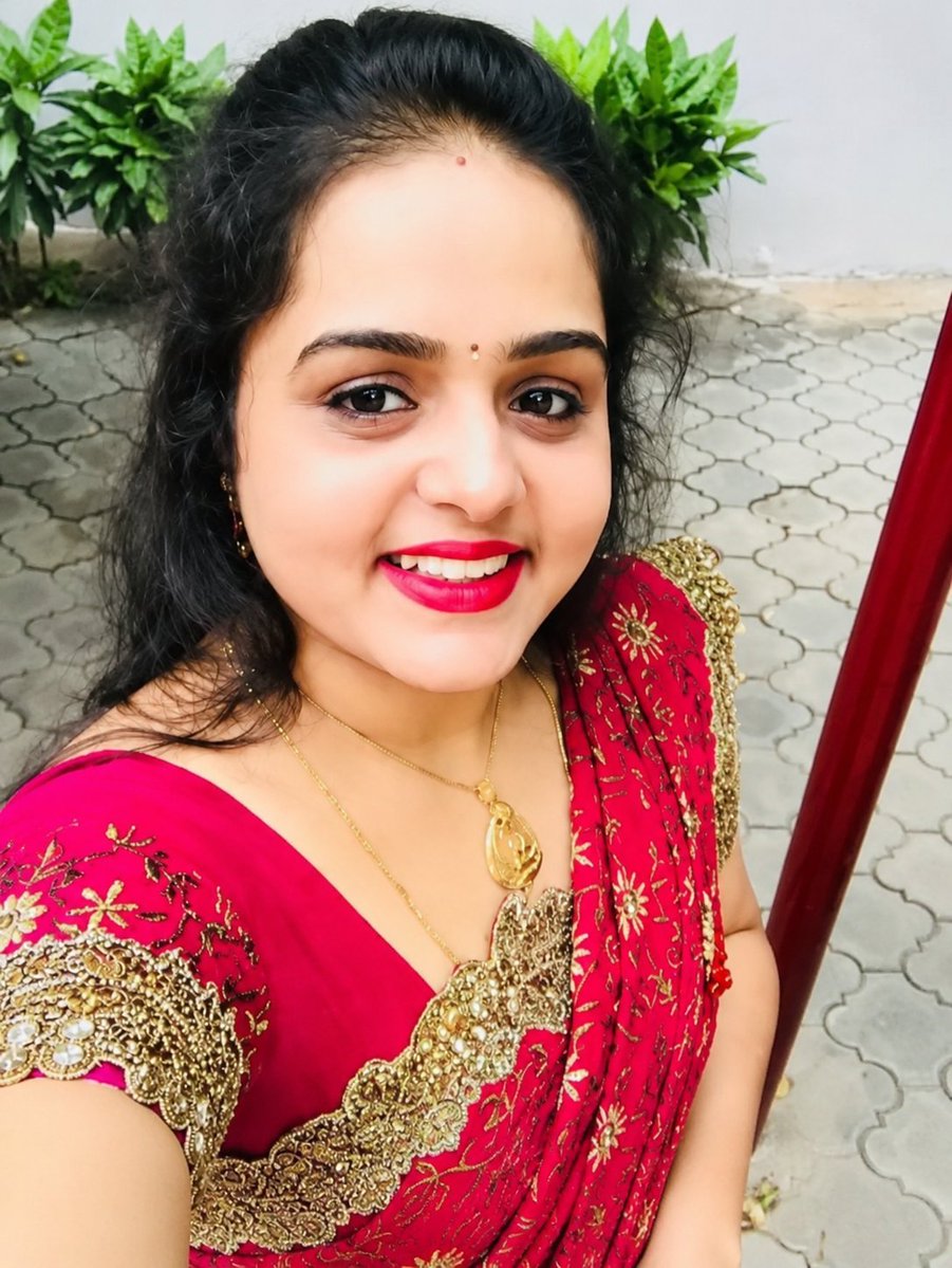 venom1s's tweet photo. Baddie hippo Priyanka started an affair with her college lover.

Filed fake cases against her husband.

Deleted her 5 year old daughter and tried framing her husband.

Finally, she was arrested but got bail in a few months.

Will this innocent child ever get justice? https://t.co/4jbT66GlDL