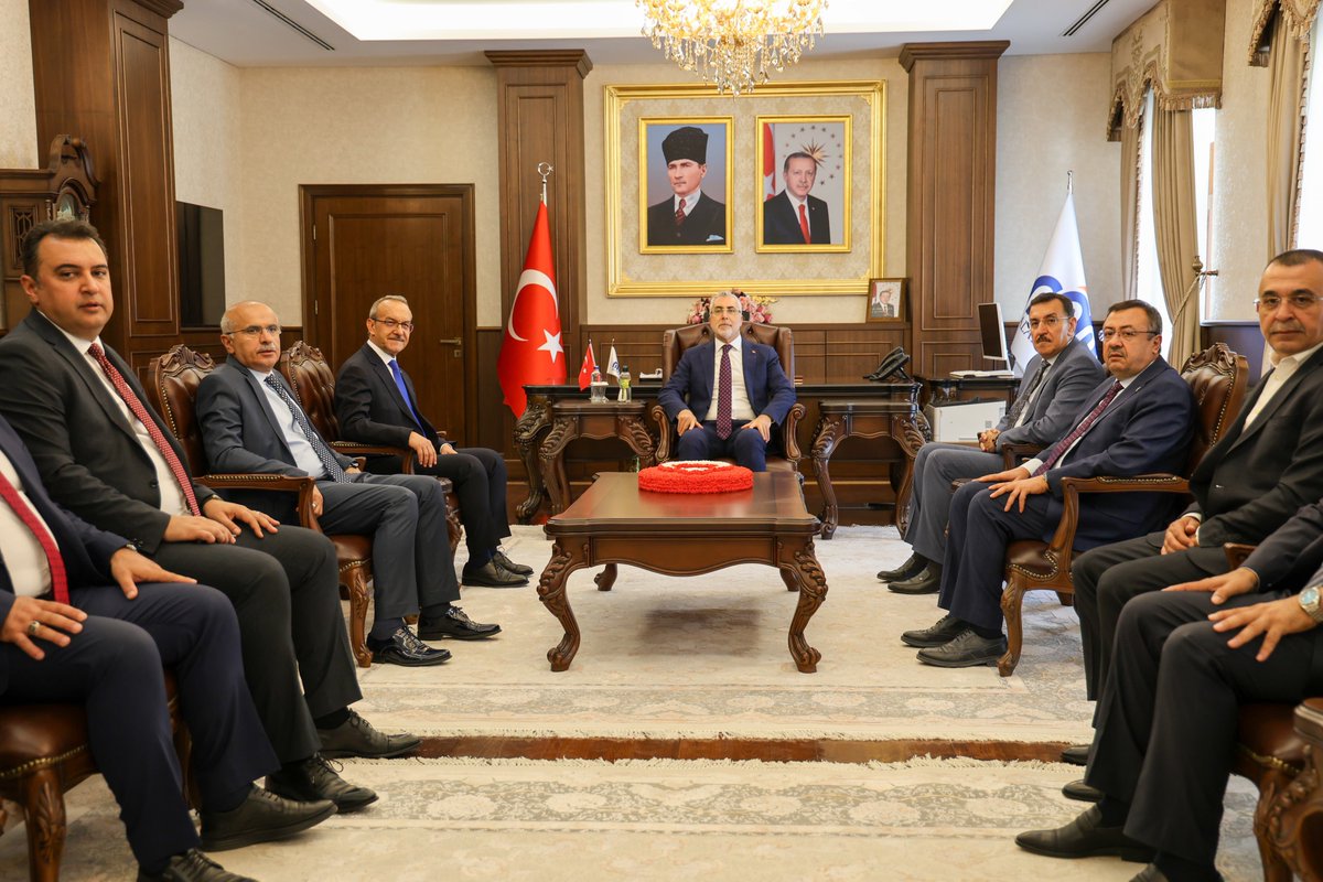 AliBakantr's tweet photo. 📍Malatya Valiliği

Çalışma ve Sosyal Güvenlik Bakanımız Sayın Prof. Dr. Vedat Işıkhan (@isikhanvedat) ile birlikte Malatya Valimiz Sayın Seddar Yavuz’u (@SeddarYavuz) ziyaret ettik. https://t.co/yOlB8D7SEJ