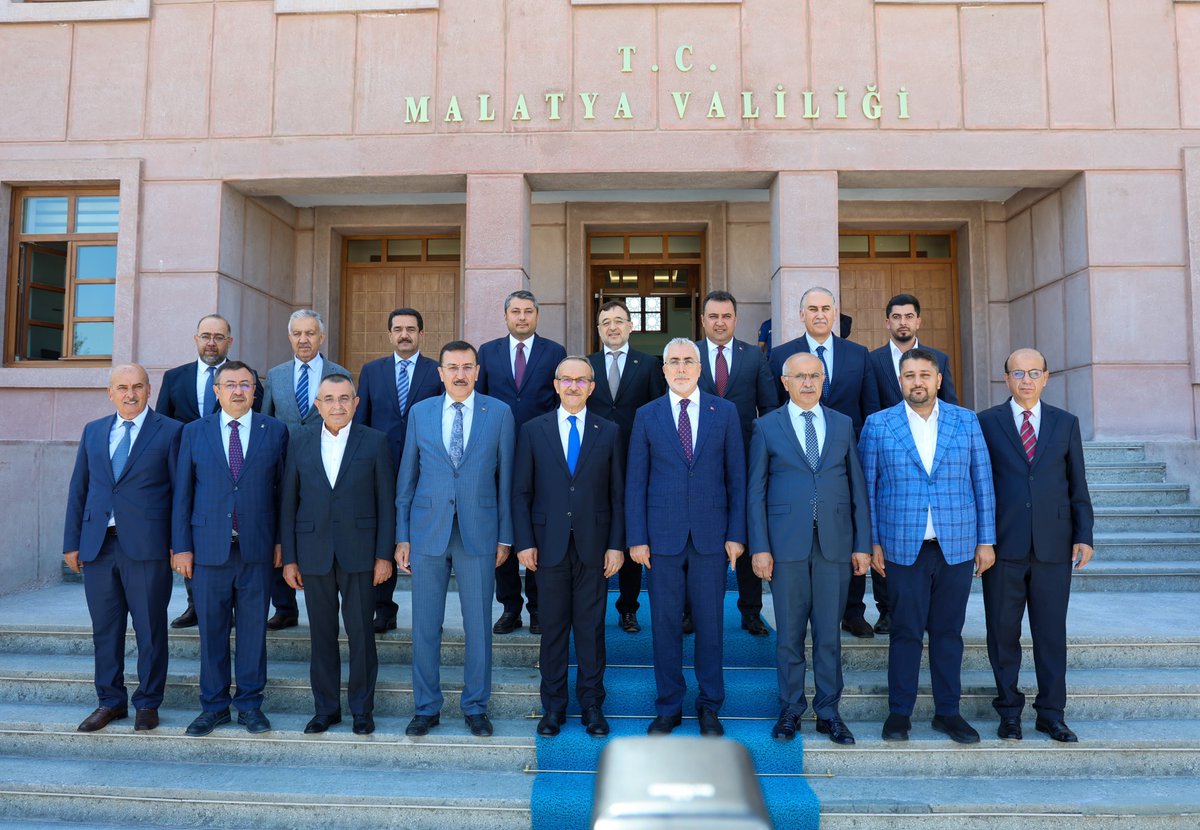 AliBakantr's tweet photo. 📍Malatya Valiliği

Çalışma ve Sosyal Güvenlik Bakanımız Sayın Prof. Dr. Vedat Işıkhan (@isikhanvedat) ile birlikte Malatya Valimiz Sayın Seddar Yavuz’u (@SeddarYavuz) ziyaret ettik. https://t.co/yOlB8D7SEJ