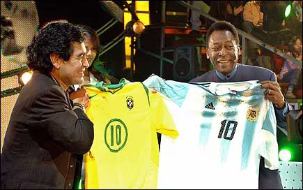 DiegoRibas97's tweet photo. THE 10 GREATEST WORLD CUP FIGURES OF ALL TIME:

PELÉ 🇧🇷
DIEGO MARADONA 🇦🇷
LIONEL MESSI 🇦🇷
FRANZ BECKENBAUER 🇩🇪
KYLIAN MBAPPÉ 🇫🇷
GARRINCHA 🇧🇷
JOHAN CRUYFF 🇳🇱
MARIO ZAGALLO 🇧🇷
ZINÉDINE ZIDANE 🇫🇷
DIDIER DESCHAMPS 🇫🇷 https://t.co/98am2AX260