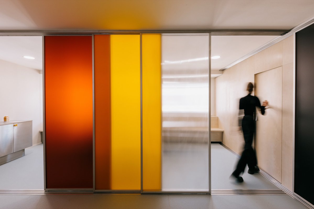 goooodofficial's tweet photo. Popstar Tea Space by Holky rády architekturu
Layers of Colour, Transparency and Reflection
link: https://t.co/dRApKJ0aoq

photo by Petr Žemla
#Czech #Brno #Office #Studio #Artstudio https://t.co/qxdnfotr1V