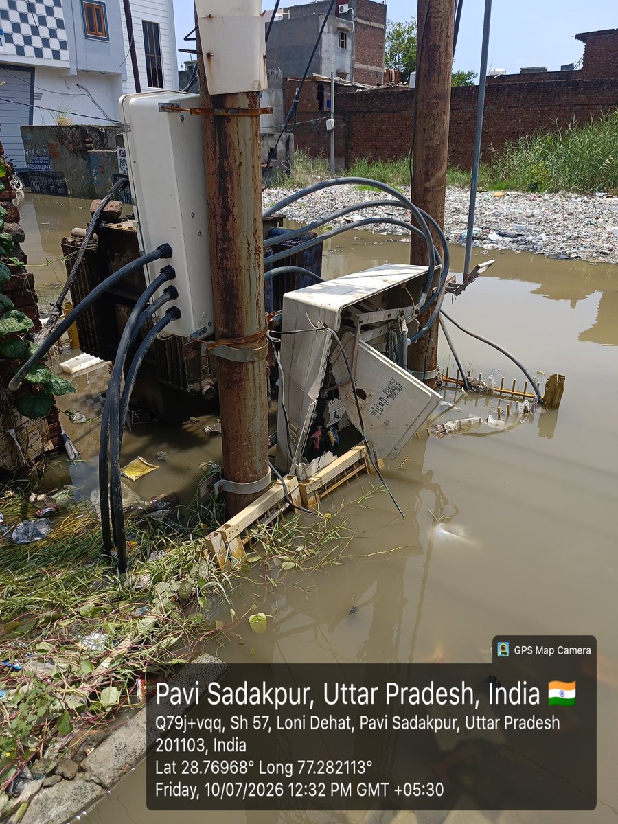 Rahul_7799's tweet photo. Dear @UPPCLLKO @PVVNLHQ @MdPvvnl @1912PVVNL 

Please check attached Pictures of Transformer which is fully immersed in the water GPS Camera showing the location also 

Here is no power supply since last 2 day

Kindly help to sort out this asap
#loni #ghaziabad #pavi #tronicacity https://t.co/0DOJPh0IY1