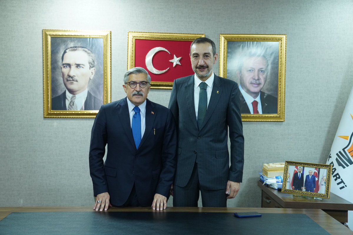 HuseyinYayman's tweet photo. 📍Kilis 🇹🇷

AK Parti Kilis Milletvekilimiz Ahmet Salih Dal ile birlikte, AK Parti Kilis İl Başkanımız Serhan Diyarbakırlı’nın ev sahipliğinde İl Başkanlığımızı ziyaret ederek teşkilat mensuplarımızla bir araya geldik.

Nazik ev sahipliği ve samimi misafirperverlikleri için kıymetli teşkilat mensuplarımıza gönülden teşekkür ediyorum.