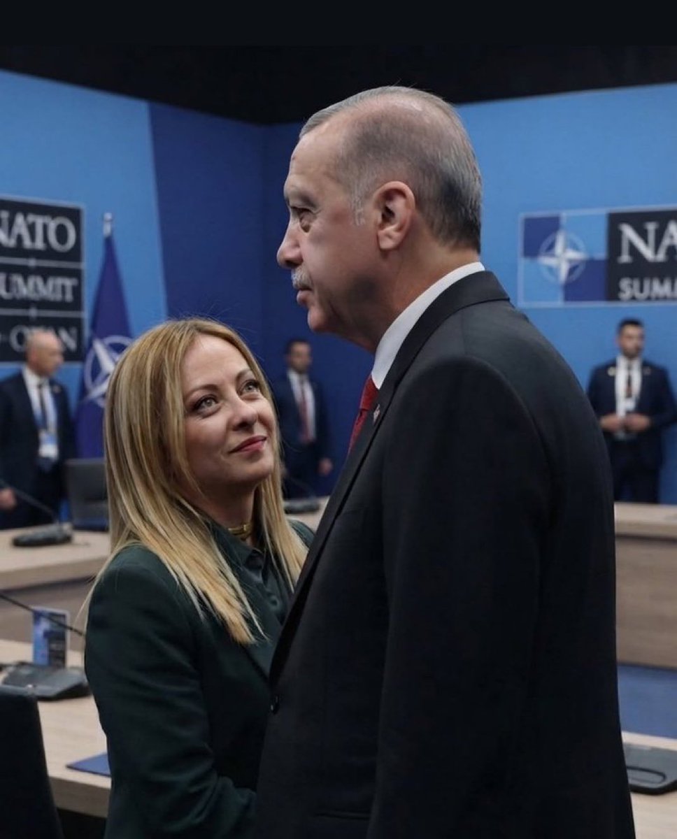 sakinim_1's tweet photo. İmkansızlara tutulmak denince de sen ve ben be meloni bacım.. https://t.co/gy1MhPCRrQ