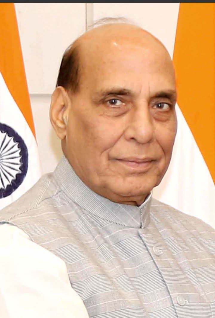 anup_gpj's tweet photo. @BJP4India के पूर्व राष्ट्रीय अध्यक्ष,भारत सरकार के पूर्व गृह मंत्री एवं वर्तमान में भारत सरकार के यशस्वी रक्षा मंत्री आदरणीय श्री @rajnathsingh जी को जन्मदिन की ढेर सारी शुभकामनाएं और बहुत-बहुत बधाई।

माँ भवानी थावे वाली की कृपा आप पर सदैव बनी रहे।

#happybirthday https://t.co/AjbU2Gv1I2