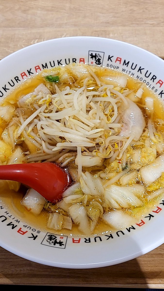 o_k1015's tweet photo. 今日の遅めのお昼は『神座』おいしいラーメンもやしトッピング。
先日は期間限定の冷たいのを食べたけど、やはり熱いラーメンのほうが好きやな。
#ラーメン https://t.co/yBmWHXUUgE