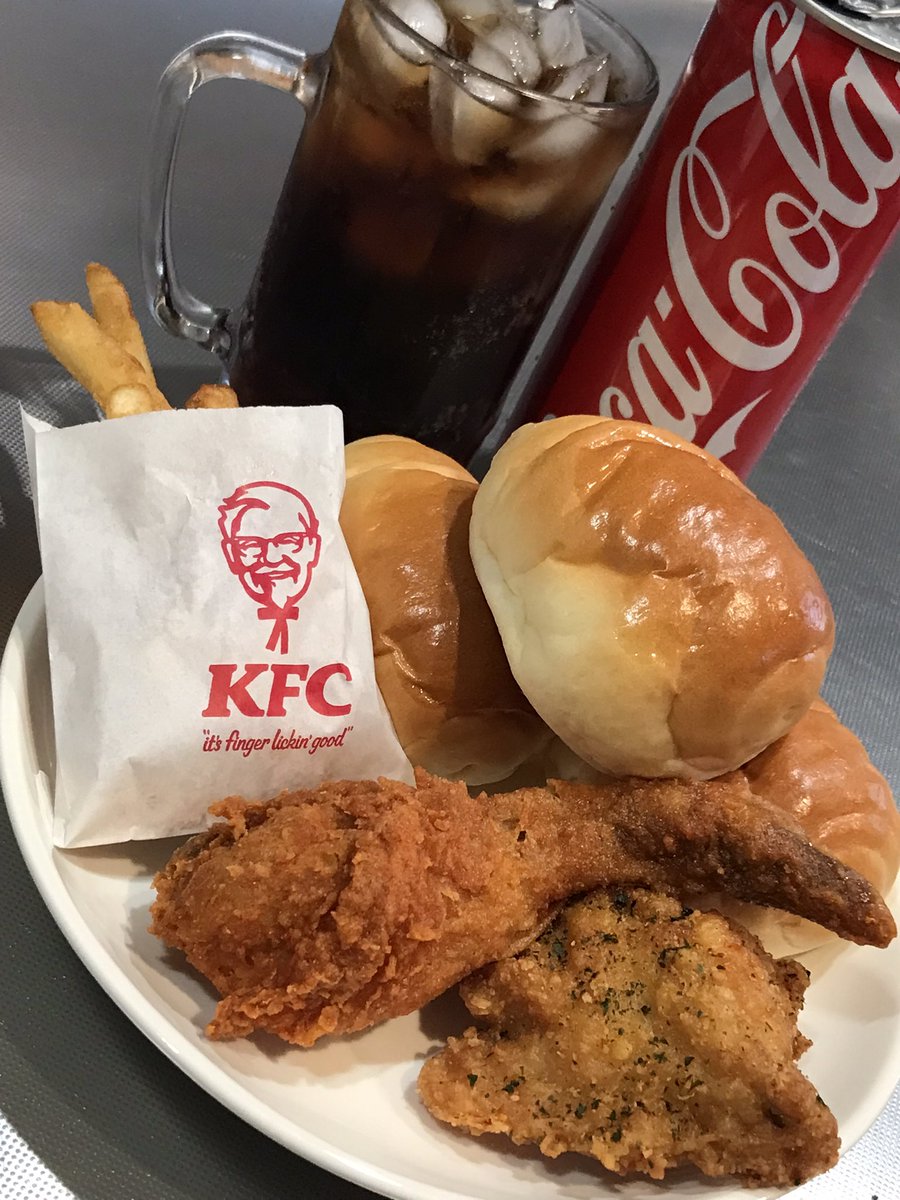 sense_kabu's tweet photo. 今日はケンタッキーのグリーンホット&amp;レッドホットチキンを食べました。辛うまかったです。 https://t.co/m4T58DOrIt