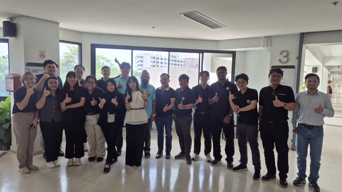 RFetpv's tweet photo. 🎓The June Course brought together 39 participants from 10 nations to strengthen skills in epi.  12 animal health professionals, the first step in the R-FETPV journey followed by 18 months of field-based training and service.
#RFETPV  #FieldEpidemiology #DLDThailand #FAO https://t.co/a8t9oEecdc