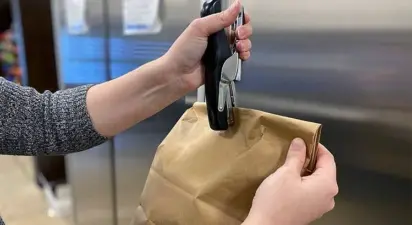 india_plus_'s tweet photo. 🚨FSSAI has asked food businesses to stop using metallic pins and wires in packaging. https://t.co/3pRAQAt0Yu