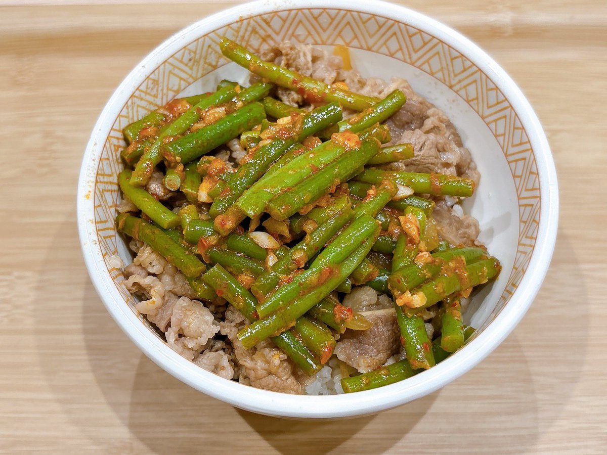 shakkin2000men's tweet photo. ニンニクの芽牛丼の季��が来ました✨
#すき家 #ニンニクの芽 #牛丼 https://t.co/ffUELyVocq