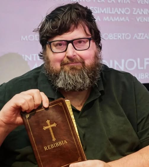 francescoproia's tweet photo. Chi ha fatto questa è un genio... https://t.co/yBK5nir17a