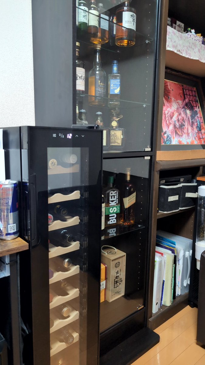 genubi_el's tweet photo. 若い頃、自宅（自室）をネカフェみたいな快適空間にしたいと思ってた。

ウイスキー棚とかワインセラー並べる事になるとは思わなかった(ﾟ∀ﾟ) https://t.co/lUir5ZY0nK