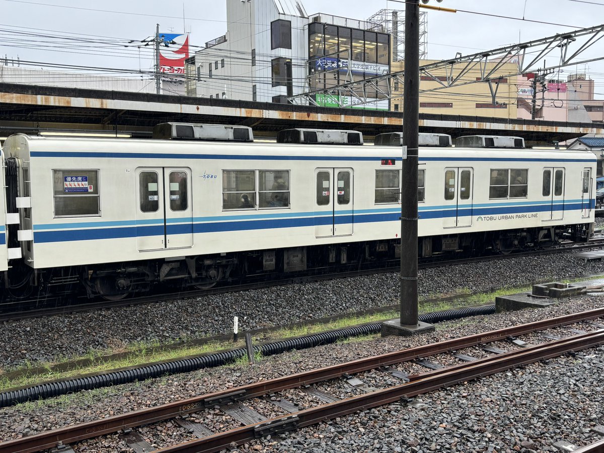 tjmin2008's tweet photo. 8171Fが廃車されたそうで
唯一撮った写真がすでに廃車された81117Fとの並びでした
東上線時代も見てみたかったですが、
なによりお疲れ様でした！ https://t.co/6B75fdkd7r
