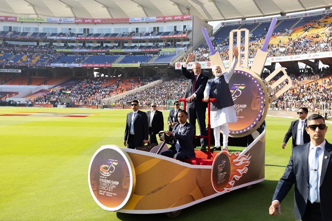CMTNews24's tweet photo. IPL MATCH IN AUSTRALIA 🇦🇺🇮🇳

An IPL match might be scheduled in Australia very soon.  

The Big Bash League could become an annual affair in India.  

A huge move on the cards for global cricket exchange. (The Age). https://t.co/HxCiREu7P3