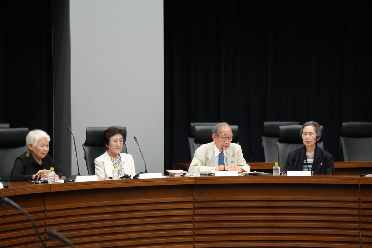 nishizono_katsu's tweet photo. 【被爆体験を語り継ぐ会】

7月9日、日本原水爆被害者団体協議会の濱住治郎事務局長、児玉三智子次長、濱中紀子次長、和田征子次長から、超党派の国会議員を対象に、被爆体験をお話しいただきました。

被爆者の平均年齢は86歳を超え、被爆の実相を自らの言葉で語り継ぐことのできる方々は年々少なくなっています。だからこそ、国会議員一人ひとりが被爆の実相を正しく理解し、その教訓を次の世代へとつないでいく責任があると改めて感じました。

「何としても核兵器をこの世からなくしたい」

その一念で、命ある限り語り続けようとされる被爆者の皆様の魂の叫びに、胸が熱くなりました。

そして、最後に語られた

「私たちの活動が水泡に帰すようなことがないようにしてください」

というお言葉は、すべての国会議員が襟を正して受け止めるべき重い訴えです。

唯一の戦争被爆国である日本が、いまだ核兵器禁止条約を批准していない現状を、改めて真摯に見つめ直さなければならないと強く感じました。

核のない世界の実現に、全力を尽くしてまいります。

#日本被団協
#被爆体験を語り継ぐ会
#核兵器禁止条約