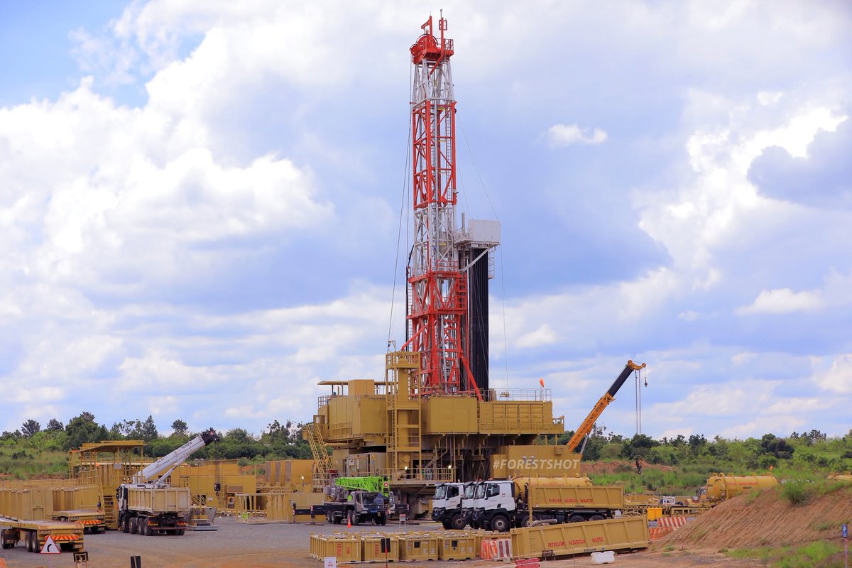 PAU_Uganda's tweet photo. 🌍💡 𝐃𝐢𝐝 𝐲𝐨𝐮 𝐤𝐧𝐨𝐰?
Oil rigs inside Murchison Falls National Park are designed to protect not just the breathtaking scenery, but also the park’s rich flora and fauna. 🦓🌿
To minimise impact on the environment:
✅ Lights are directed inward to reduce disturbance to wildlife.
✅ Infrastructure and fencing are painted in earthy browns and pastel greens, blending naturally with the surroundings.
These measures help ensure that development and conservation work hand in hand — safeguarding habitats while enabling responsible resource use. 🌳✨
#UGOilJourney #CreatingLastingValue