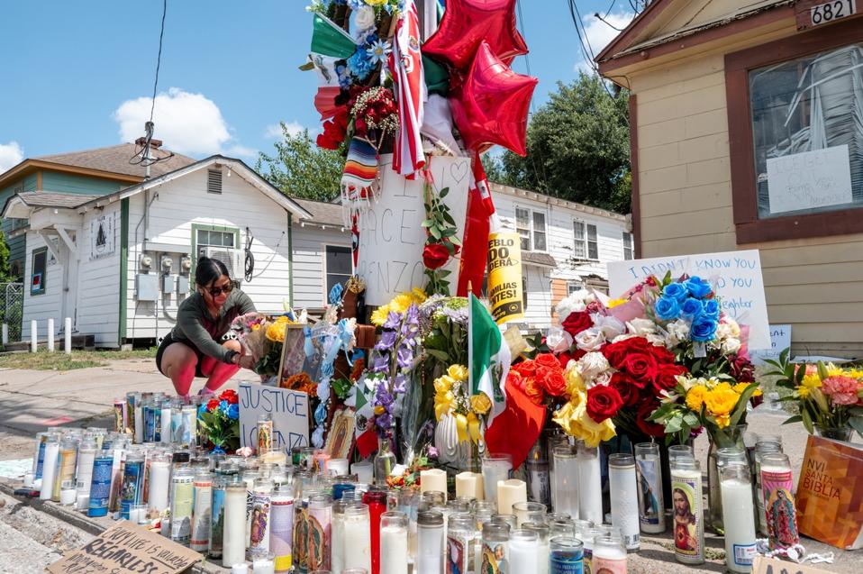 Forbes's tweet photo. Man Killed In Texas ICE Shooting Was Not Intended Target Of Immigration Operation
https://t.co/VjZFZmTXEU https://t.co/dkvs7EKuhe