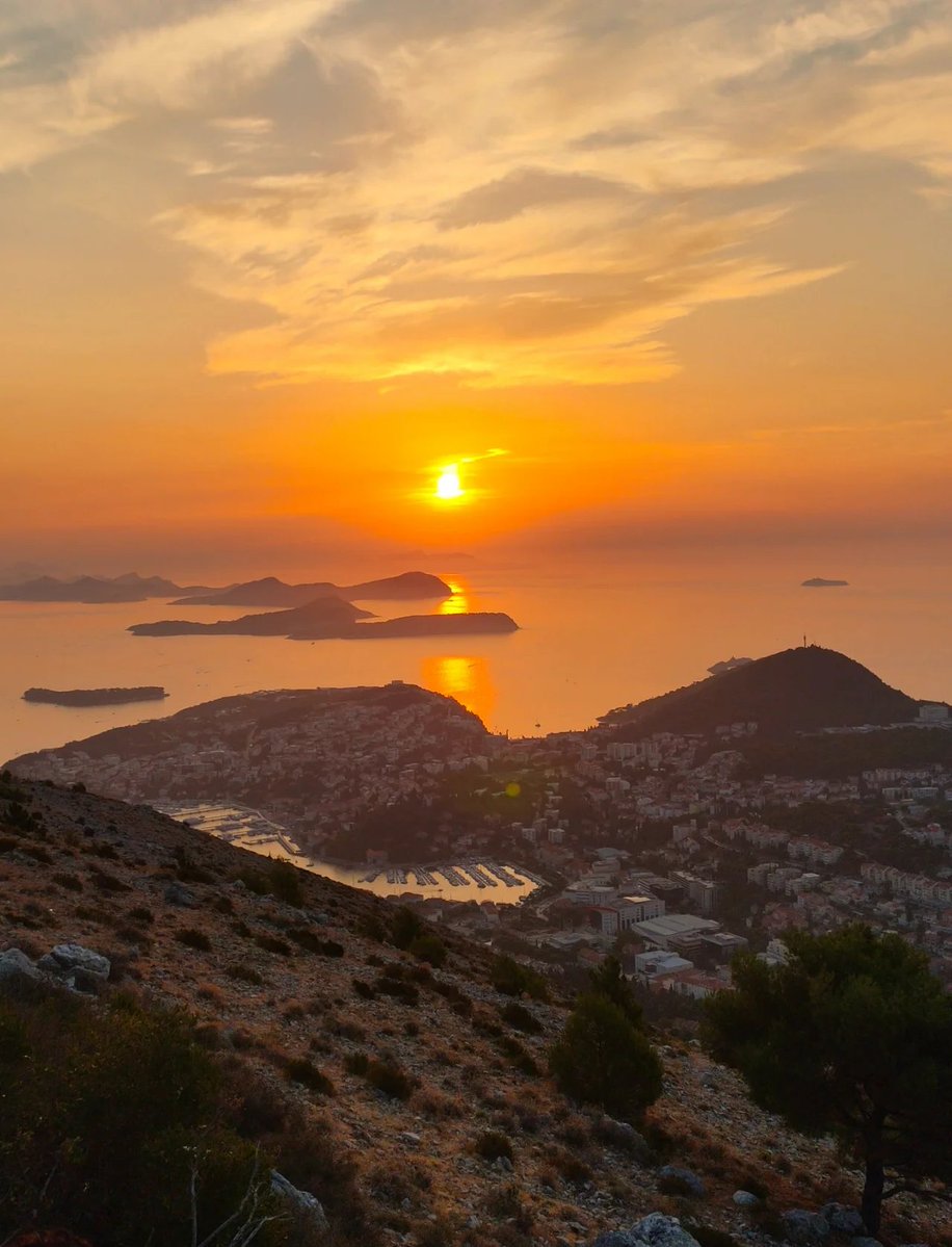 life_of_rudy's tweet photo. Just watched a golden sunset melt into the Mediterranean sea in Dubrovnik—this is why slow travel hits different https://t.co/FGW5tCU0WG