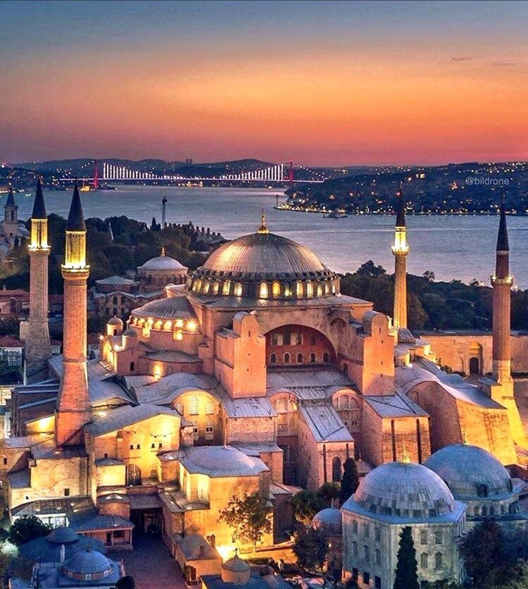 avhilmibilgin's tweet photo. “Zincirler Kırılsın
Ayasofya açılsın” 

hayali ile yetişen bir nesil olarak 
bu şanlı geri dönüşün yıl dönümünde, fethin emanetini ezansız bırakmayan Allah'a hamdediyoruz. 

Elhamdulillah.. https://t.co/GgjF6k2qRj