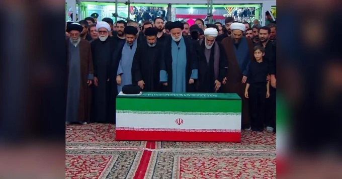 پیکر رهبر پیشین ایران در شهر مشهد دفن گردید.