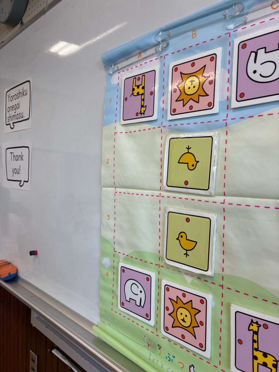 ya_tom's tweet photo. 今年も「英語でどうぶつしょうぎ」の機会を作っていただきました。子どもたちは日本語だろうが英語だろうが気にせず理解して、あっという間に強くなります。たくさん負けました。 https://t.co/xq8PJ3B6ww