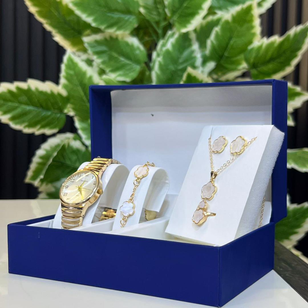 haleemed's tweet photo. A jewelry gift box for her✨💕

Fully boxed 

Price:19,000

Location Kano

Nationwide delivery https://t.co/G3WoAyqmIo