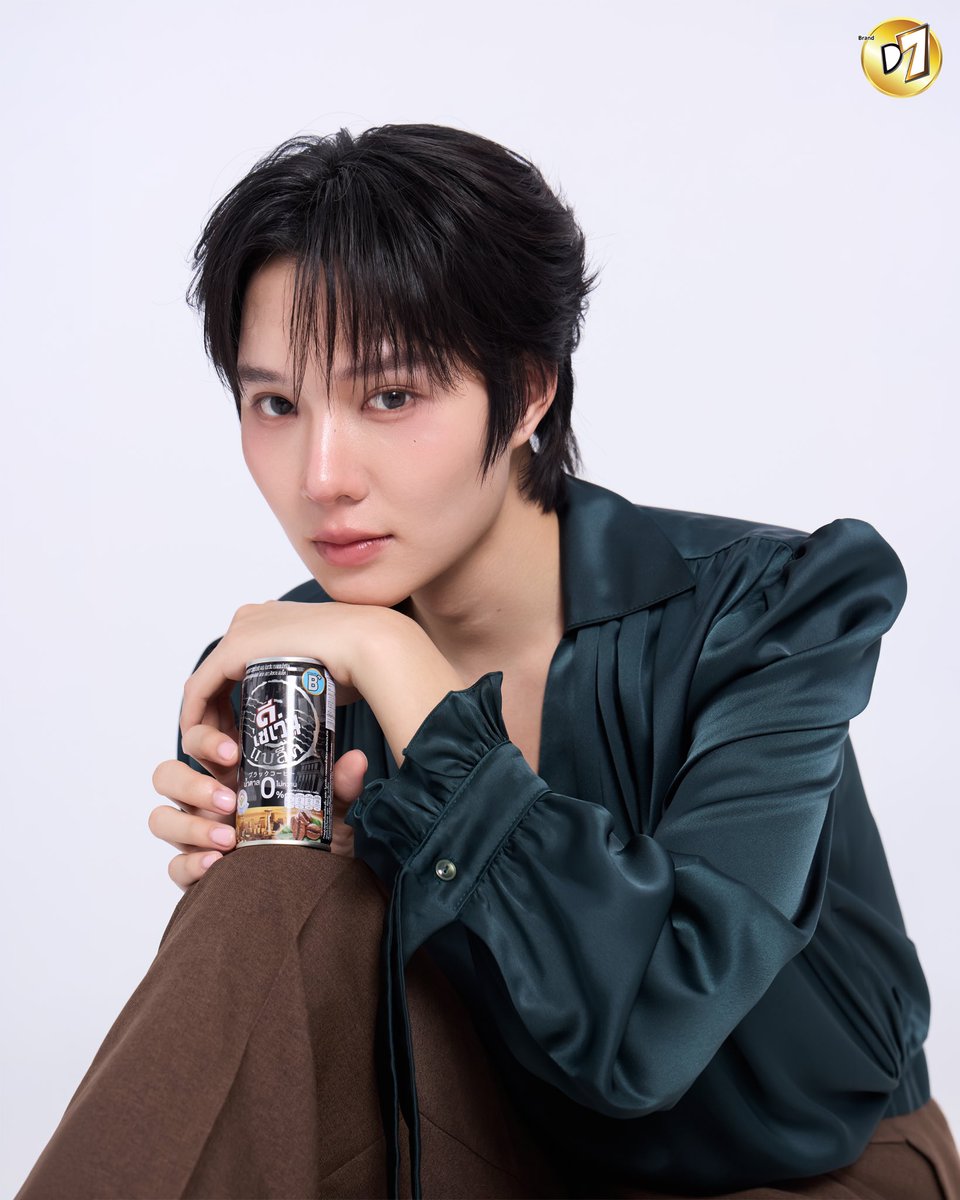D7Thailand's tweet photo. ทุกช่วงเวลาของน้ำปิงมีดีเซเว่น แล้วช่วงเวลาของทุกคนมีD7รึยัง 🐰🌤️ ชีเสิร์ฟกาแฟคุณภาพระดับพรีเมียมขนาดนี้ ไม่ดื่มไม่ได้แล้ว อย่าลืมที่จะเริ่ด ☕️✨
@nampingnapat 

#D7xNamping
#ทุกช่วงเวลาของน้ำปิงมีดีเซเว่นเสมอ
#D7อร่อยคล้ายกาแฟสด
#D7Thailand
#nampingster https://t.co/4ZZYfexAF1